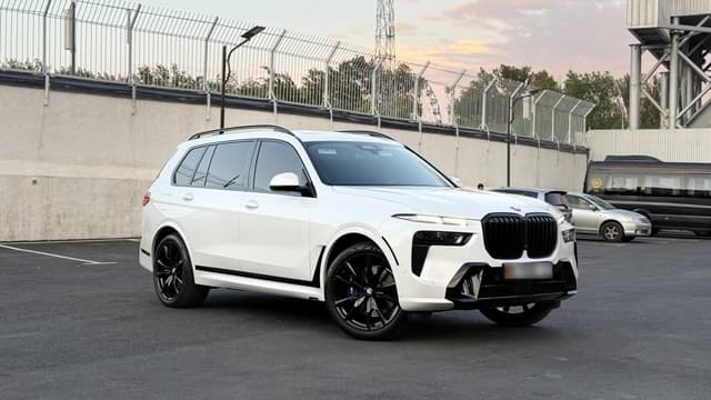 Продам BMW X7 2023 в отличном состоянии