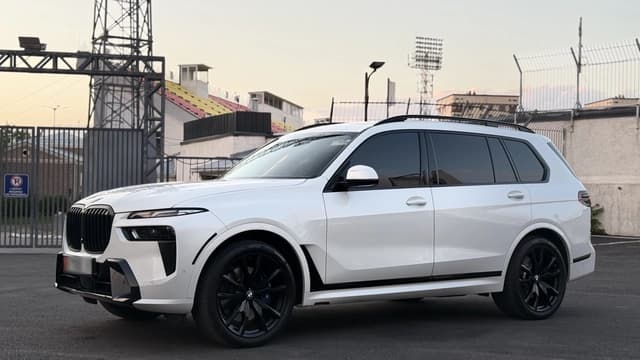 Продам BMW X7 2023 в отличном состоянии