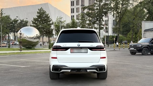 Продам BMW X7 2023 в отличном состоянии